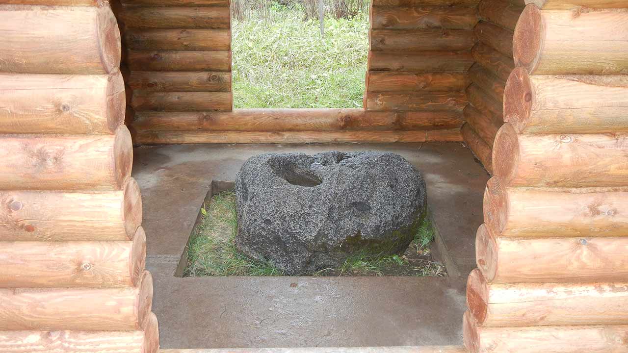 Камень следовик в Пиллово